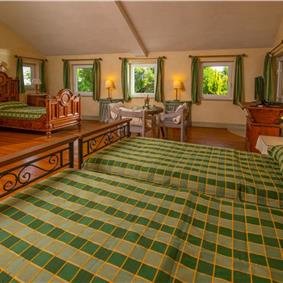 5 Bedroom Istrian Villa Estate with Large Pool and Gardens near Barban, Sleeps 12